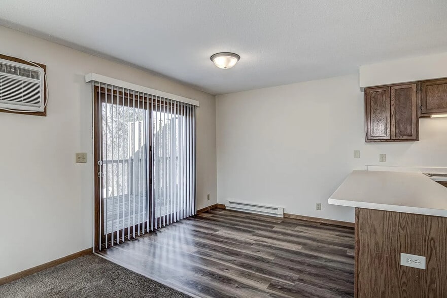 Building Photo - 634 Saxonwood Rd