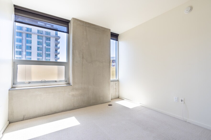 Building Photo - 321 10th Ave