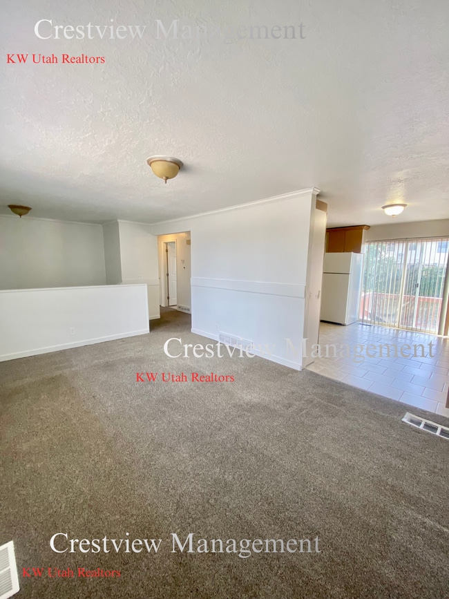 Building Photo - Spacious Home in Magna – Convenient Location!