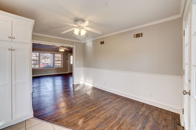 Building Photo - 4 Bed | 2 Bath in Midtown!