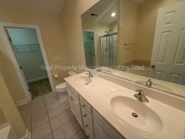 Building Photo - 103 Southlake Ct