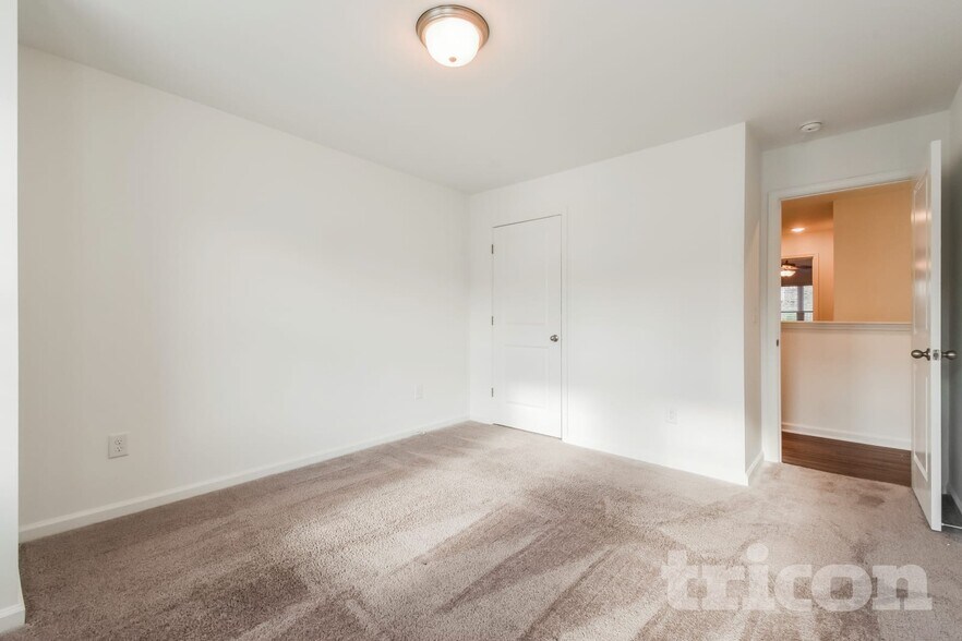 Building Photo - 2070 Rosemary Park Ln