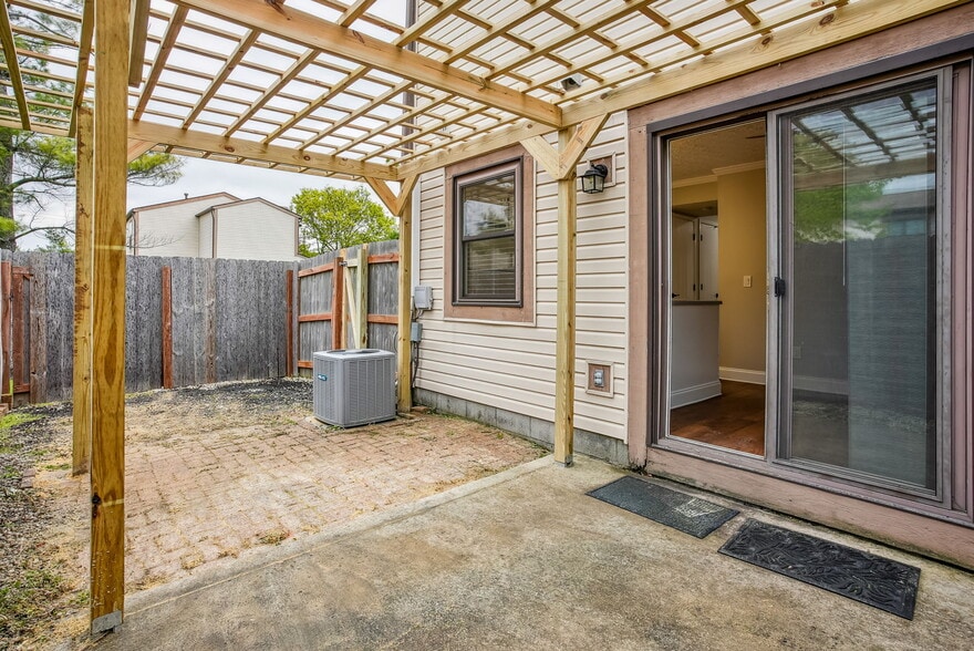 Building Photo - 700 Alta View Ct