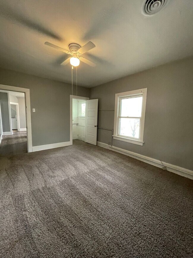 Building Photo - 502 Neosho St