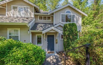 Building Photo - 3 Bed, 2.5 bath Townhome w/1-car garage in Highland Park neighborhood of Renton, $3,075/mo.