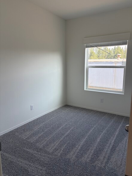 Building Photo - 2000 E Frontier Ave