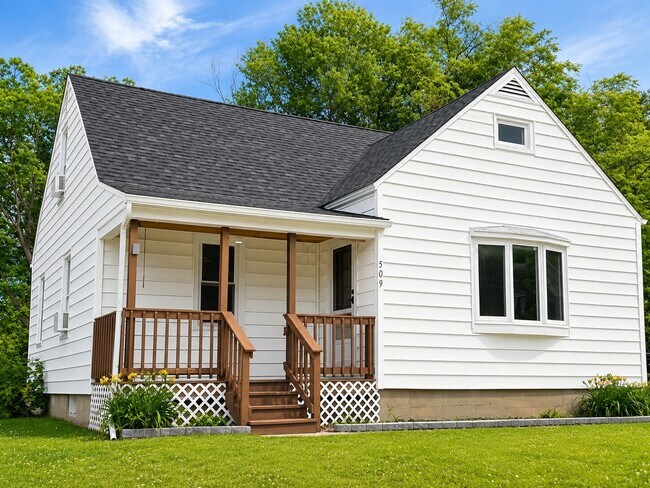 Building Photo - 509 Torrance Ave
