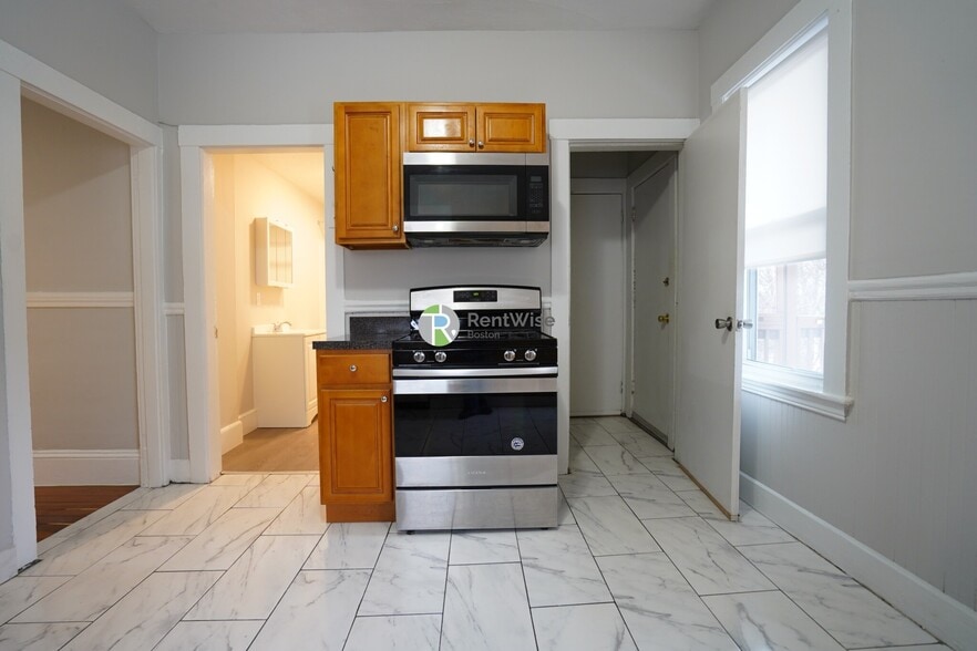 Building Photo - 19 Roseclair St