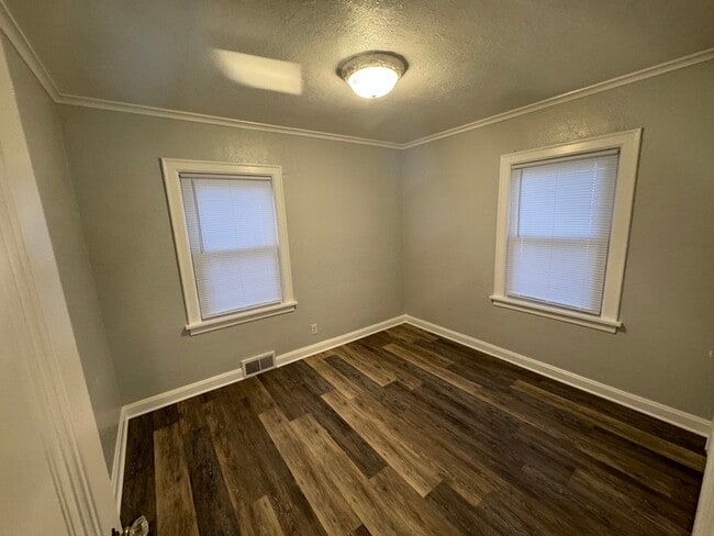 Building Photo - 3 bedroom, 2 bath House with 2 car detached garage