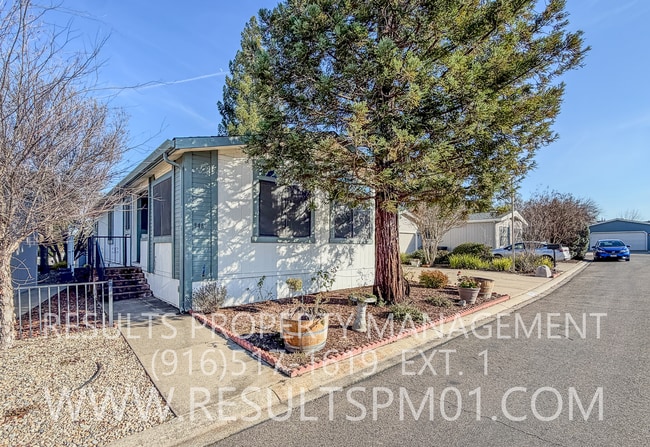 Building Photo - Fantastic Over 55 Community! Amenities! 2 bedroom