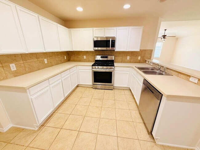 Building Photo - 5818 Kenwood