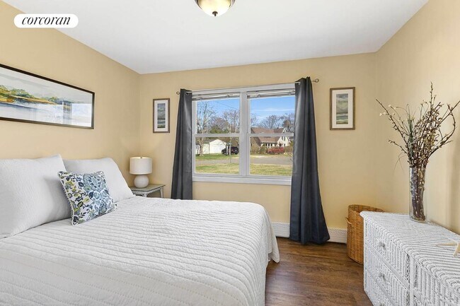 Building Photo - 25 Seatuck Ln