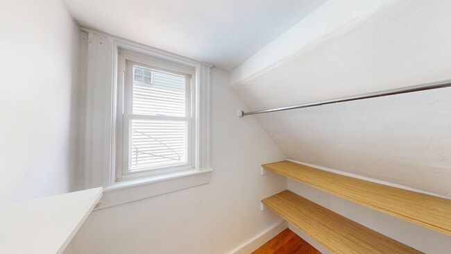 Building Photo - 52 Linwood St