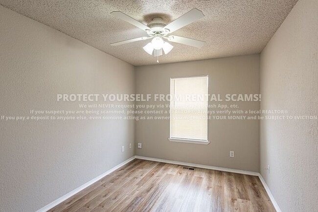 Building Photo - 686 W Martha Dr