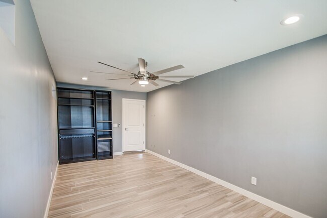 Building Photo - Charming Home in Phoenix