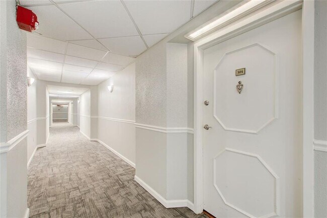 Building Photo - 2479 Peachtree Rd NE