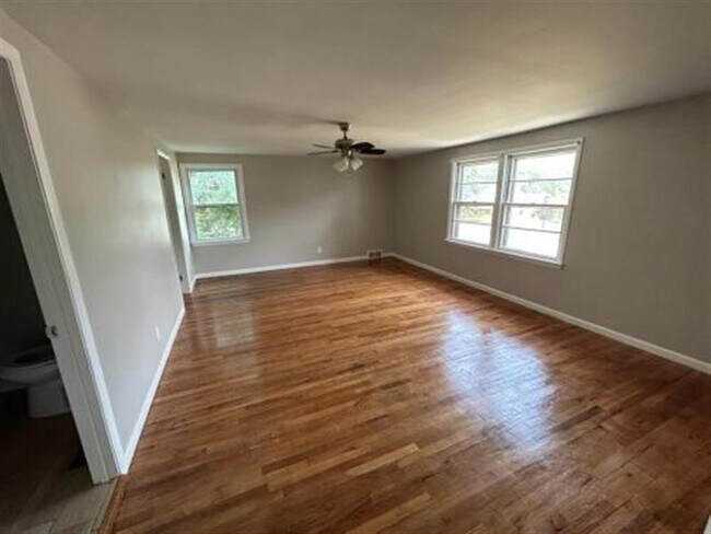 Building Photo - CLEVELAND