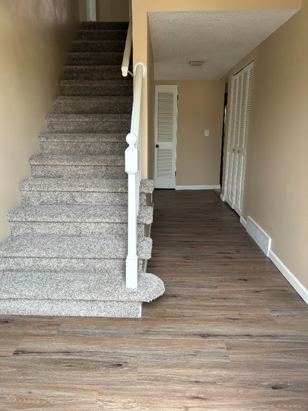 Building Photo - 2700 Carmel Dr