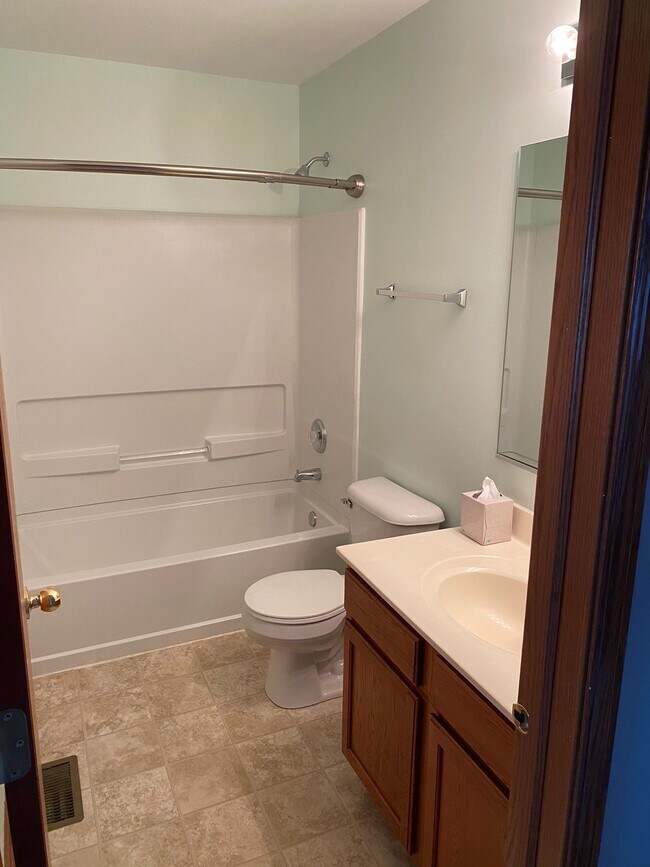 Building Photo - 4925 Montauk Dr