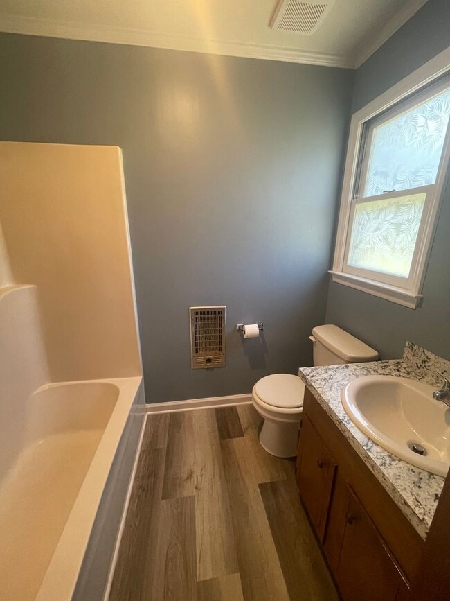 Building Photo - Must see Newly renovated 1 bedroom 1 bath ...