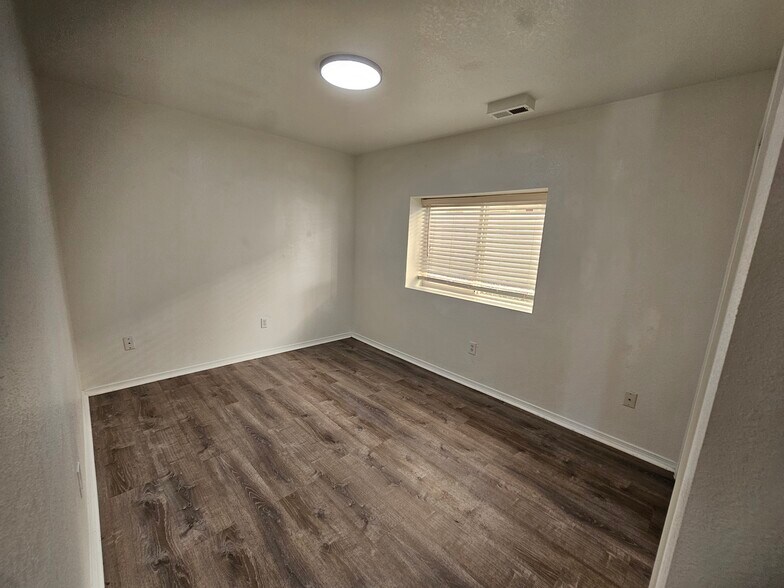 Building Photo - 525 N 20th St