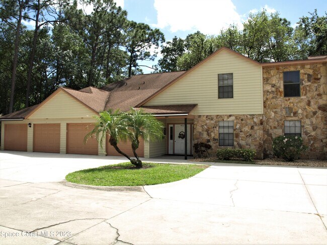 Building Photo - 9012 York Ln