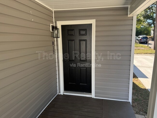 Building Photo - 817 Belleview Ave