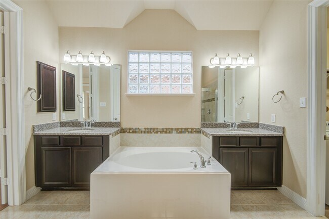 Building Photo - 4914 Ava Meadows Ln