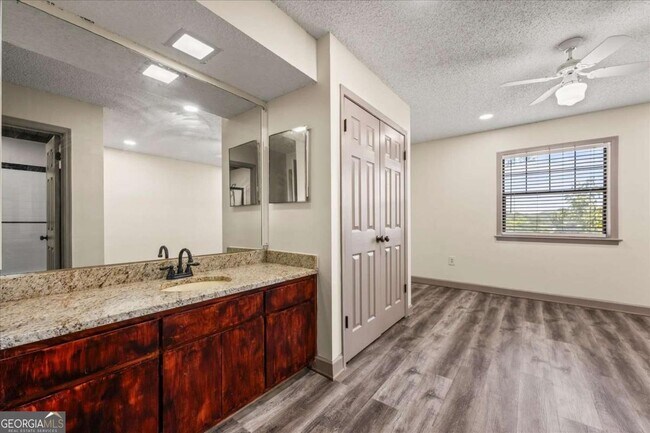 Building Photo - 210 Appleby Dr