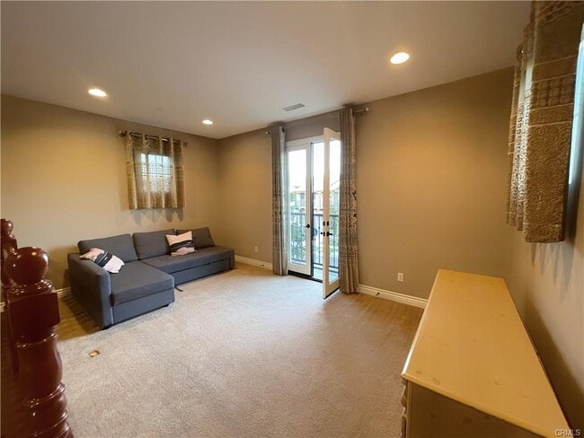 Building Photo - 52 Stanza