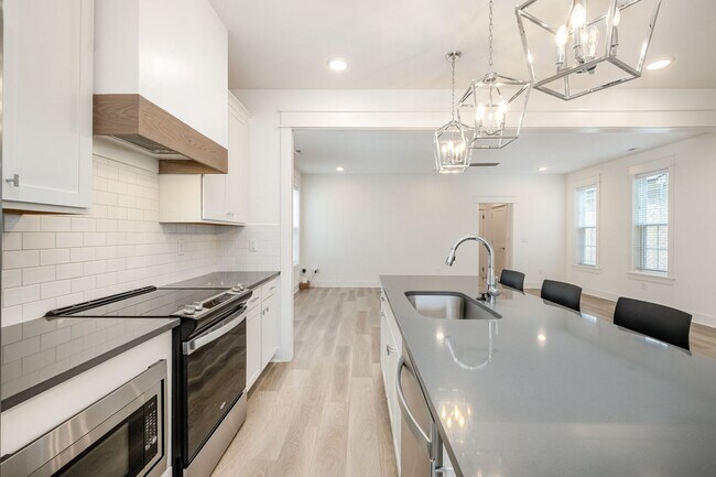 Building Photo - Stunning 4 Bedroom Home in Carothers Crossing!