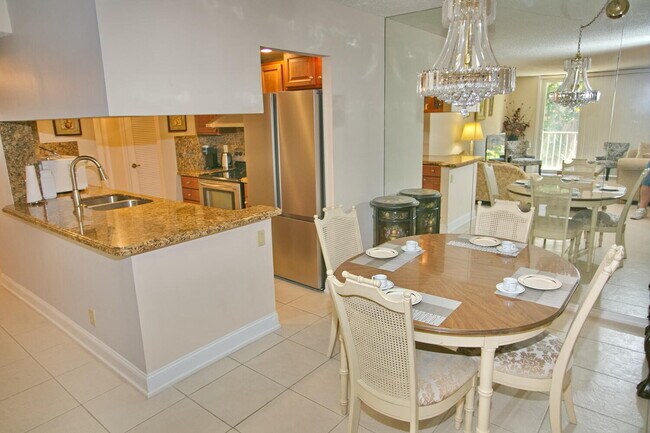 Building Photo - 1009 N Ocean Blvd