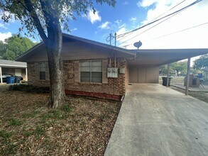 Building Photo - Adorable 2-Bedroom Duplex Just Minutes from Downtown New Braunfels!