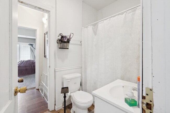 Building Photo - 503 Iowa St