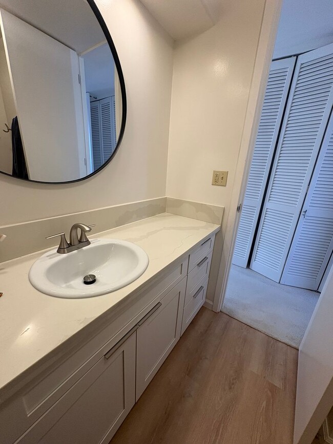 Building Photo - Beautiful views at Banyan Tree Plaza! 2 bedroom, 2 bath, 1 parking