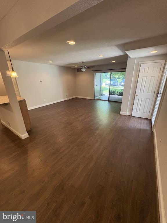 Building Photo - 1107 Raintree Ln