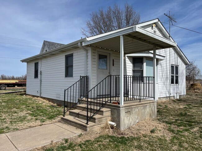 Building Photo - Country living at a great Price.