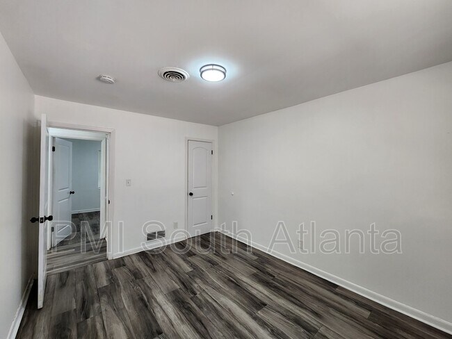 Building Photo - 6410 Raymond Terrace