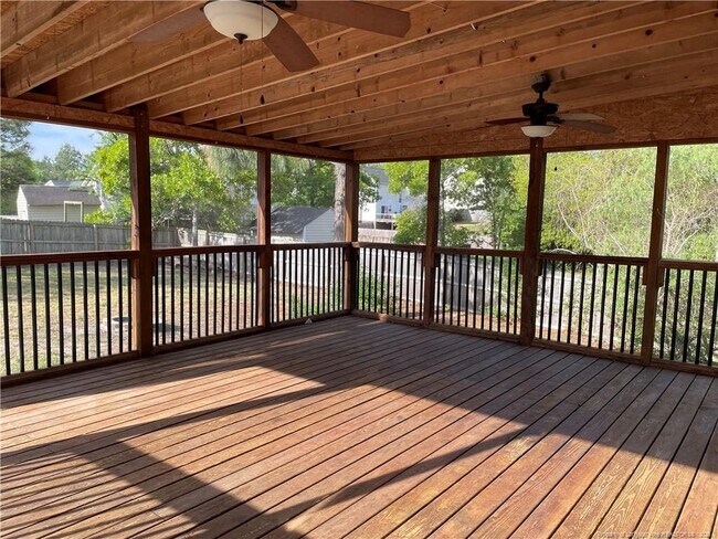 Building Photo - 346 Cresthaven Dr