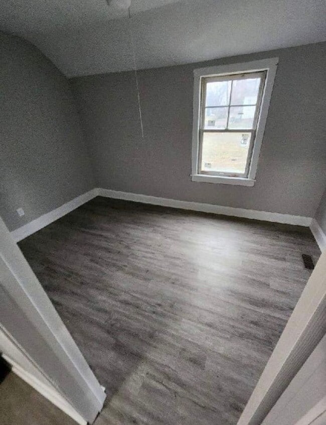 Building Photo - 3 bed 1 bath