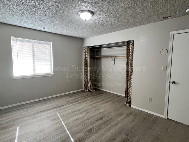 Building Photo - 4427 Hunting Meadows Cir