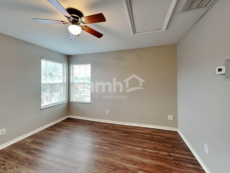 Building Photo - 11434 Village Brook Dr