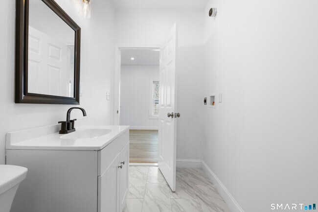 Building Photo - 93 Spring St