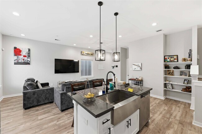 Building Photo - 417 Stonework Garden Ln