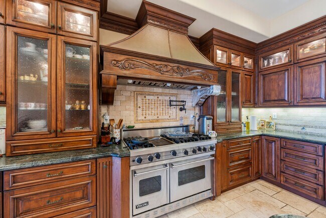 Building Photo - Gorgeous 5 Bedroom Home with sweeping view...