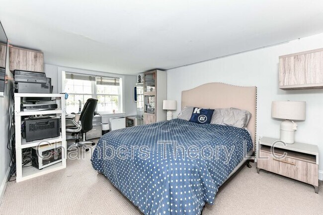 Building Photo - 3061 N Oakland St