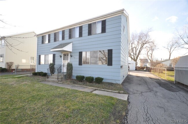 Building Photo - 512 Cayuga Rd