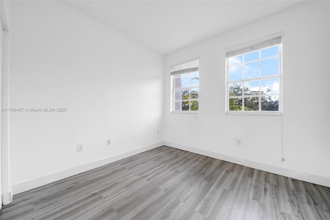Building Photo - 948 NE 29th Terrace