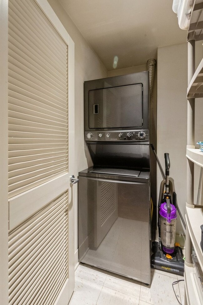 Building Photo - 888 S Michigan Ave