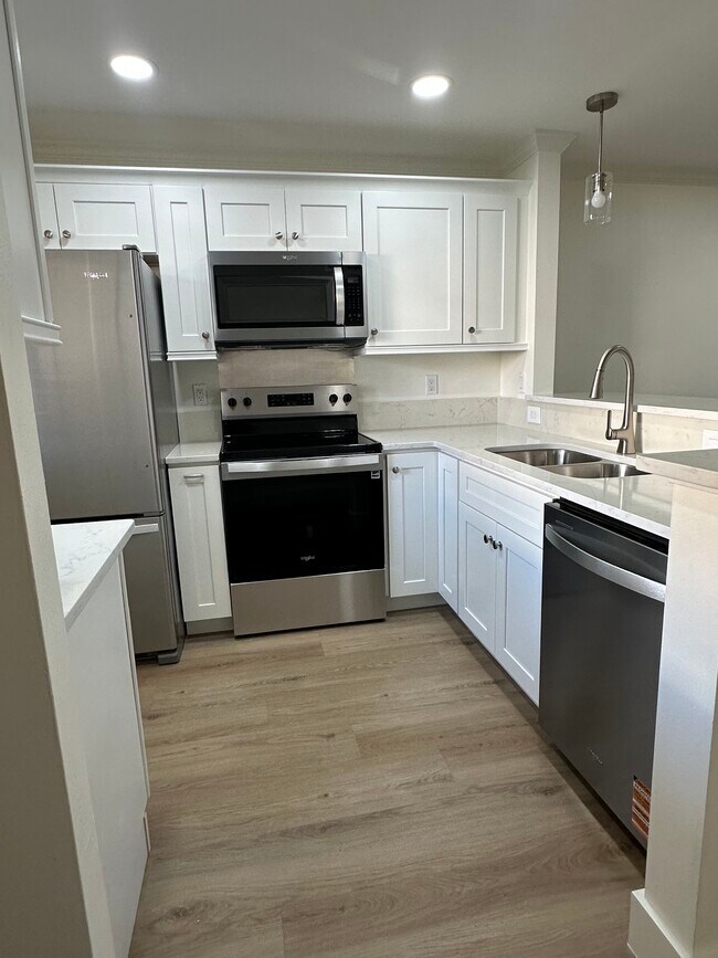 Building Photo - 401 Airport Ave E